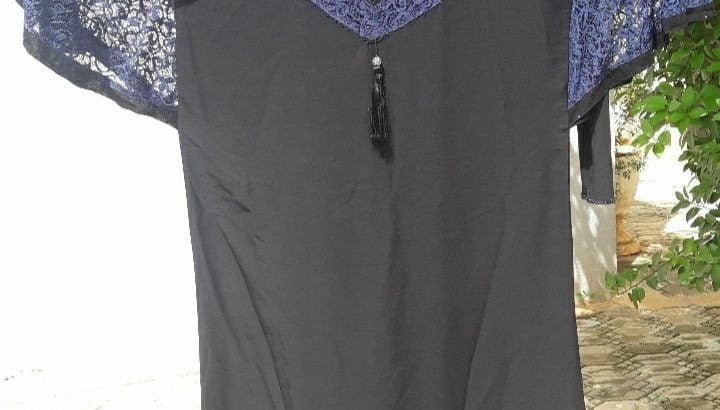 Abaya brodée et perlée