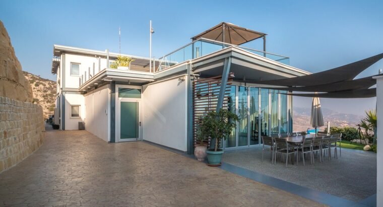 Spacious 4-Bedroom Detached Home with Modern Amenities