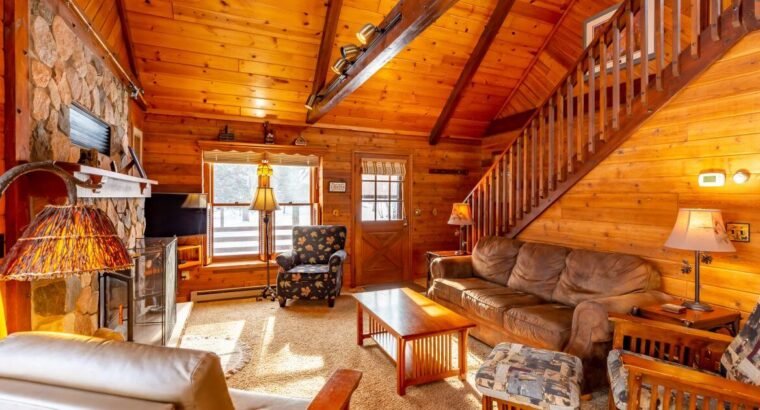 Steep Mountain Cabin Retreat, 3 Bed Scenic Views Fireplace
